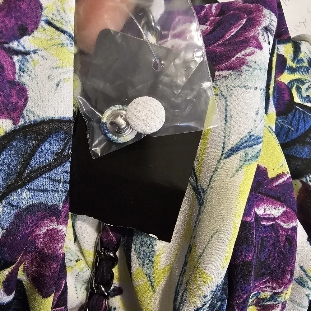 Torrid top size 1 - Picture 2 of 15